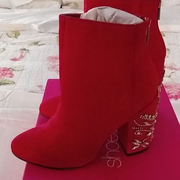 NIB Shoedazzle Lisa size 6 beautiful Red Jeweled ankle Boots with 4” heel - Picture 6 of 7